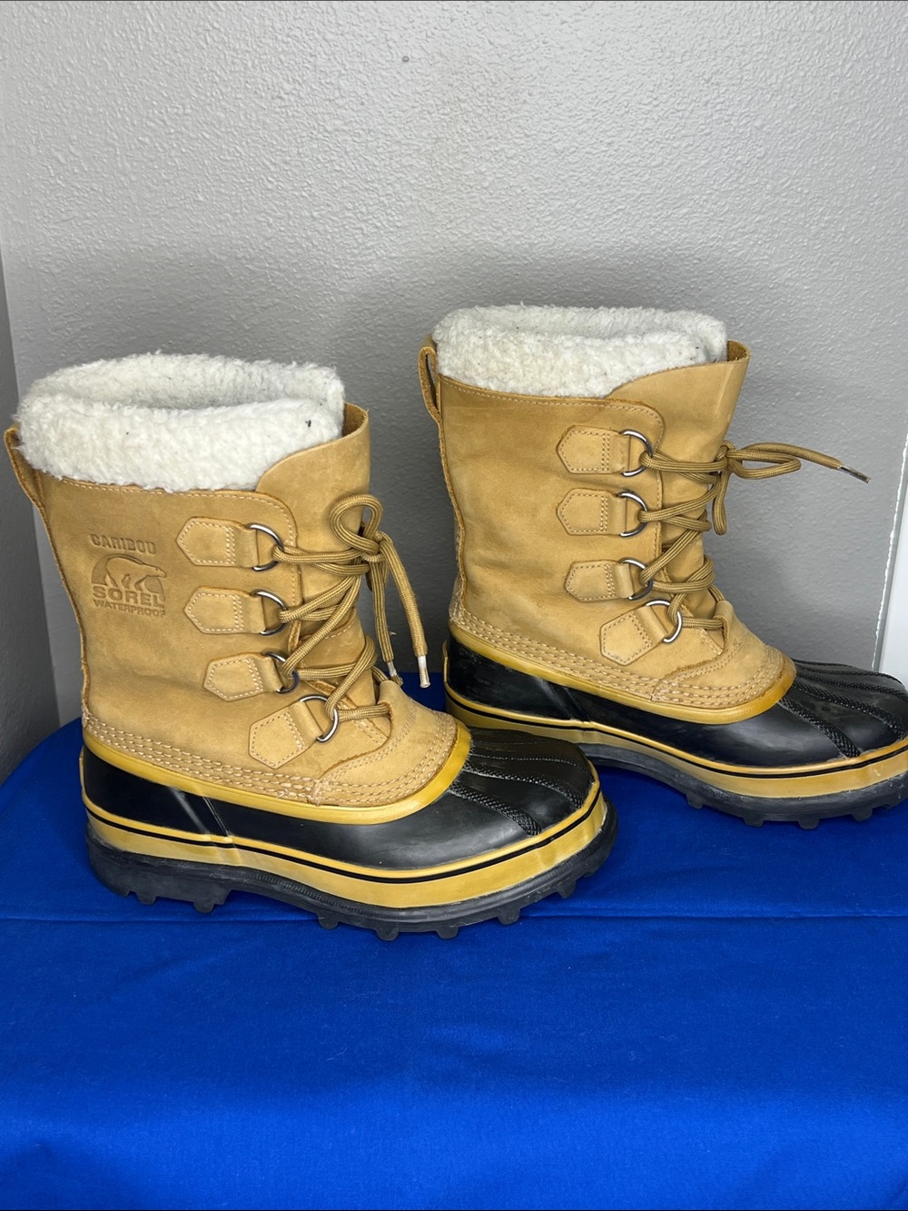 Sorel Caribou Waterproof Winter Boots with Sherpa Lining Size 6